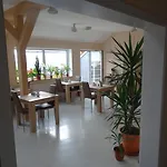 Amy 2*